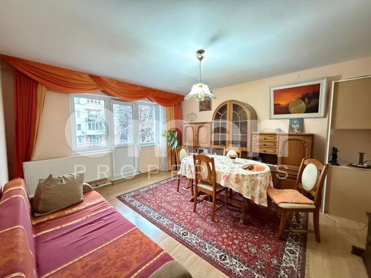 Apartament cu 4 camere decomandat, mobilat în Săsar