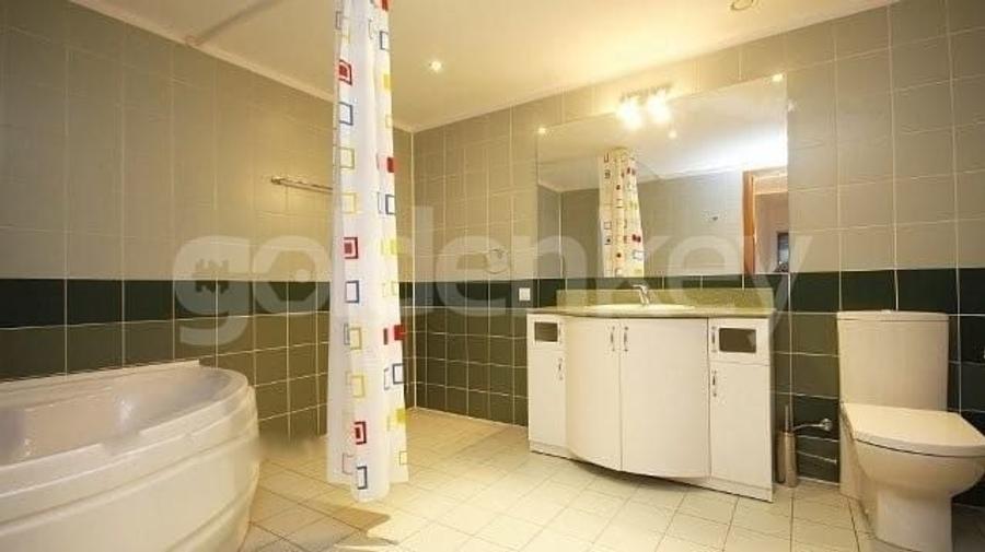 Apartament cu 3 camere semidecomandat în Herăstrău