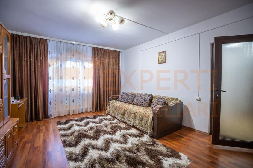 Apartament 2 camere de vânzare în zona Pod Butelii - Blocul SR - 1