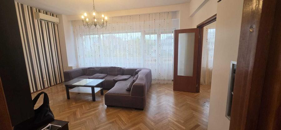 Apartament cu 4 camere decomandat în Arcul de Triumf