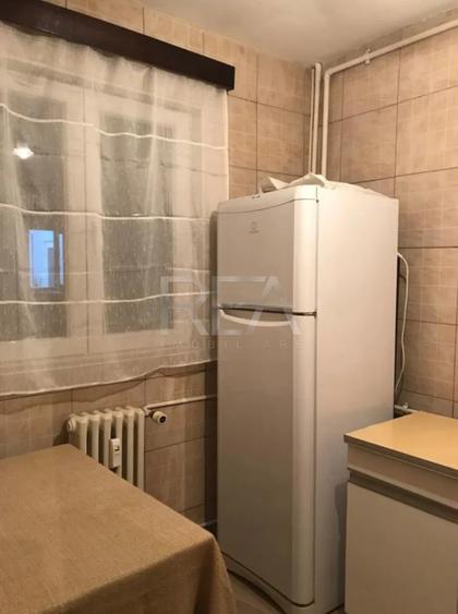Apartament cu 3 camere decomandat, mobilat în Colentina