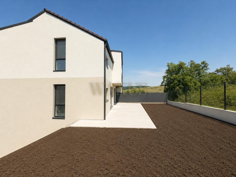 Duplex cu 6 camere cu Canalizare în Chinteni