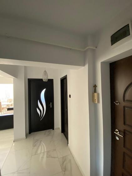 Apartament cu 3 camere semidecomandat în Fălticeni