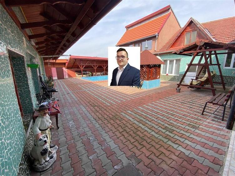 Casă individuală cu 9 camere cu Piscina în Iaz