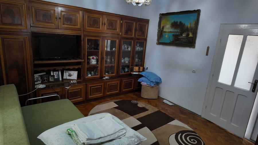 Casă individuală cu 5 camere cu Garaj în Central