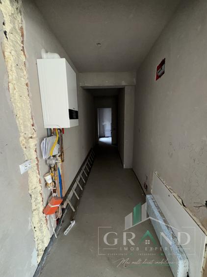 Apartament cu 4 camere semidecomandat în Andrei Mureșanu