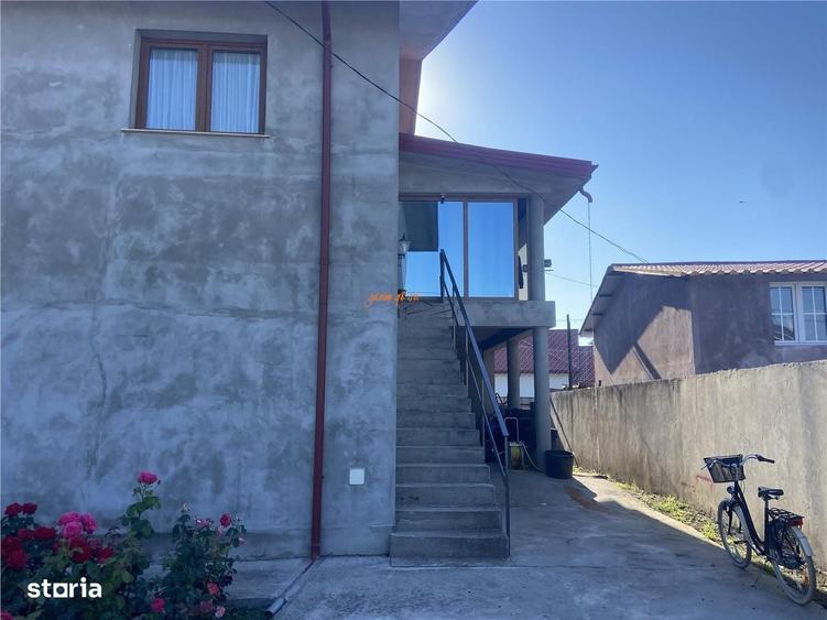 Casă cu 4 camere în Golești