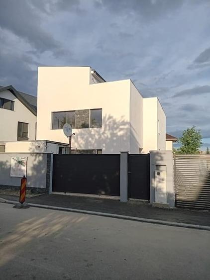 Casă individuală cu 5 camere cu Garaj în Mogoșoaia