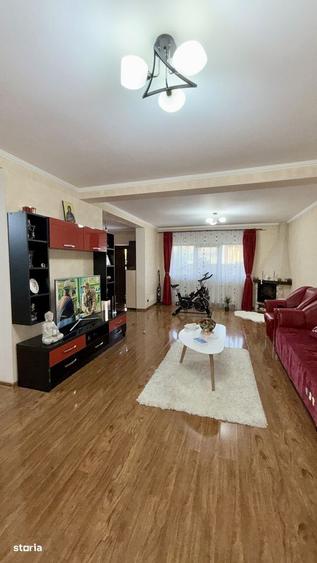 Casă cu 4 camere în Vlădești