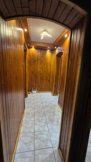 Apartament cu 3 camere decomandat în Lacul Tei