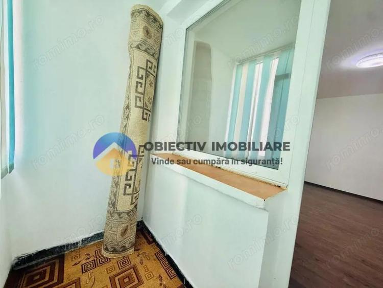 Apartament cu 3 camere decomandat în Est