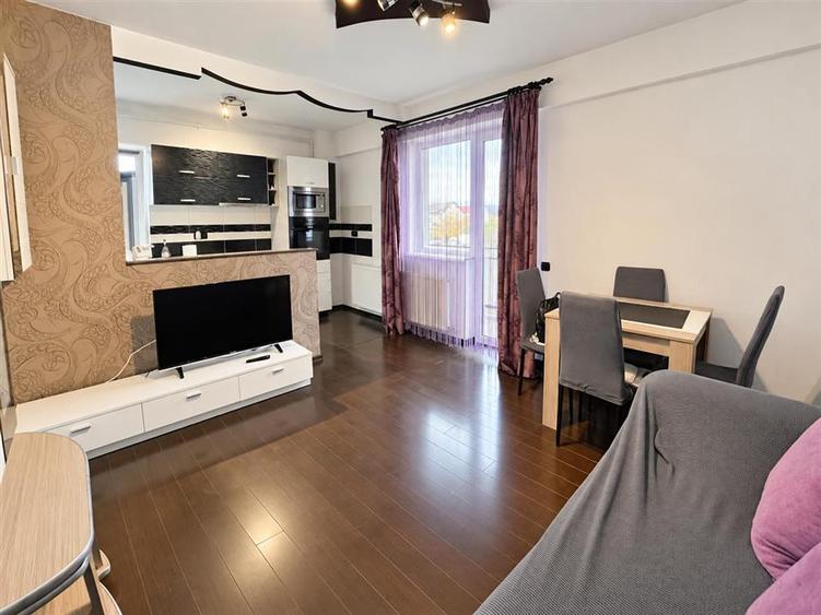 Apartament cu 3 camere decomandat, mobilat în Turnișor