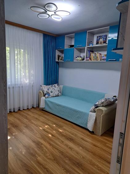 Apartament cu 3 camere decomandat în Siderurgiștilor