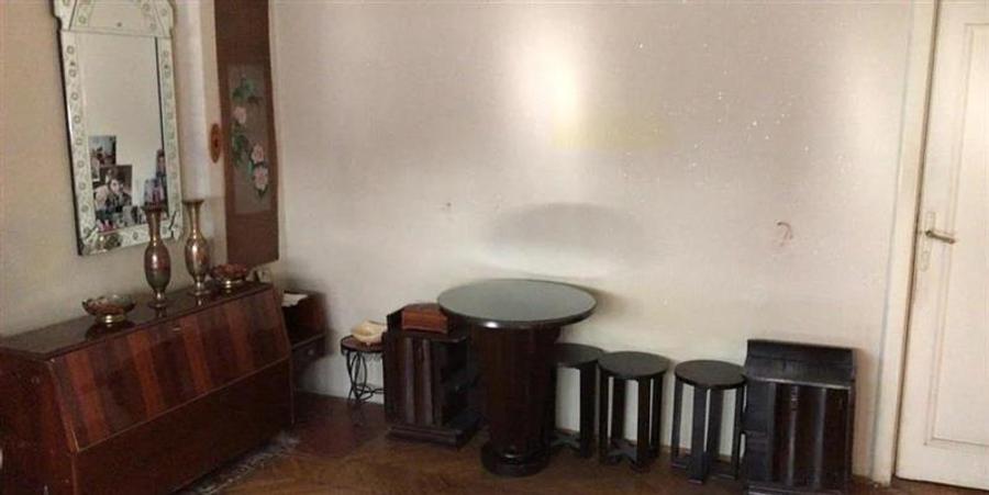 Apartament cu 3 camere semidecomandat, mobilat în Moșilor