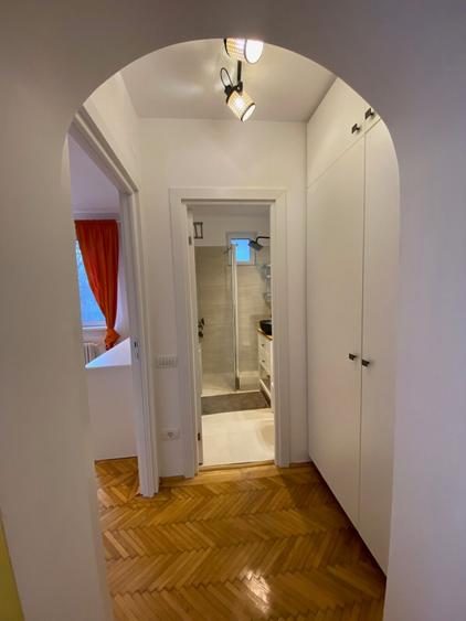 Apartament cu 2 camere semidecomandat, mobilat în Pajura