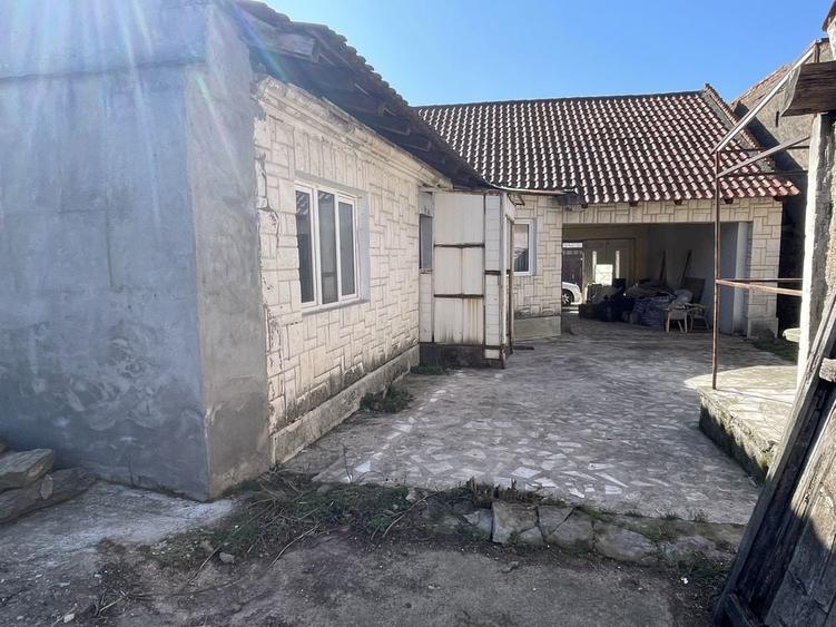 Casă cu 4 camere în Central