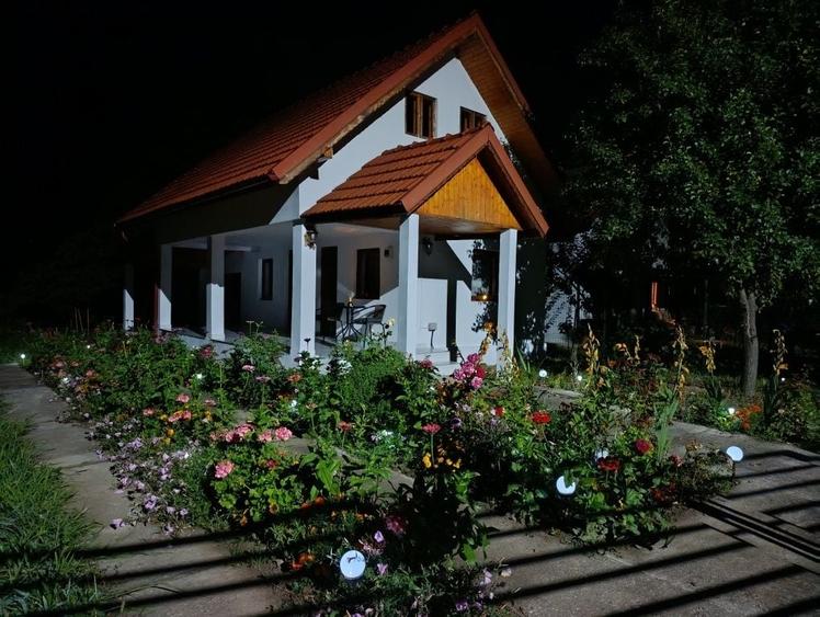 Casă cu 3 camere în Bălești