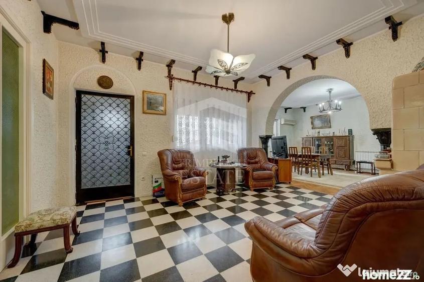 Spațiu comercial, de 950 mp, în Romană