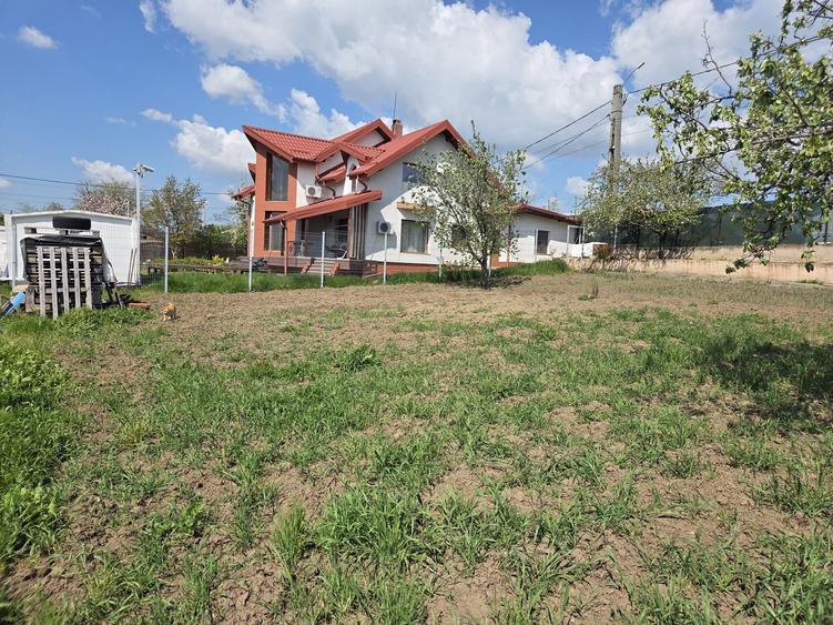 Casă cu 4 camere cu Teren 670 Mp în Gruiu