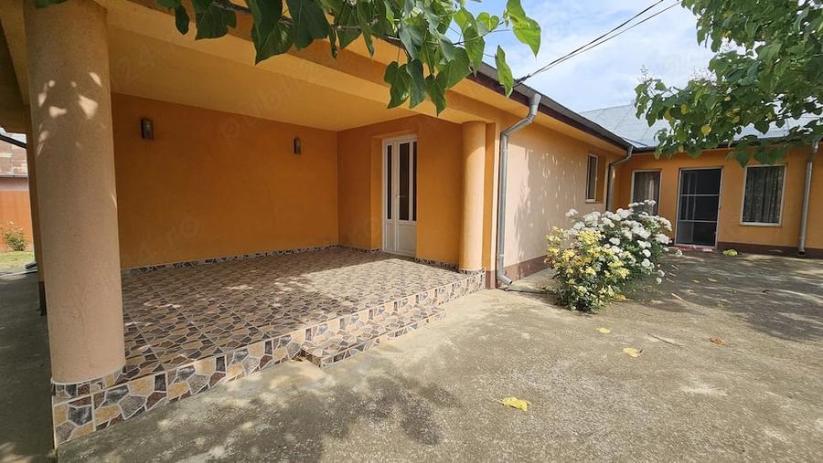 Casă cu 4 camere cu Teren 3405 Mp în Suraia