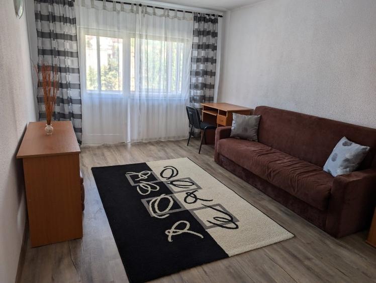 Apartament cu 4 camere decomandat în Gară