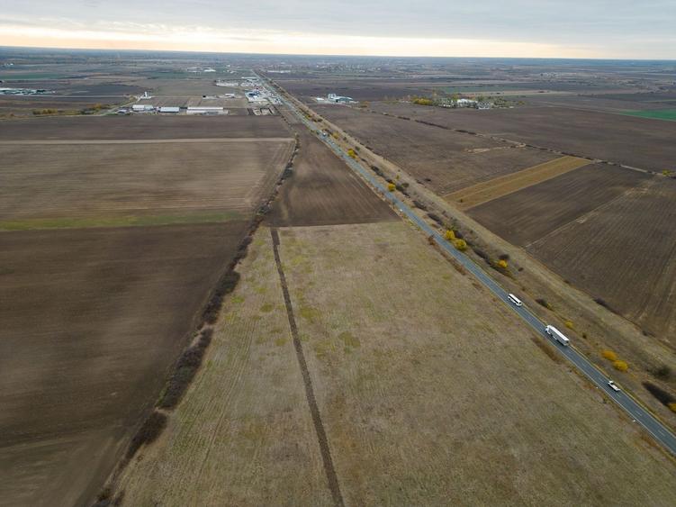 Teren agricol extravilan de 22500 mp, în Est