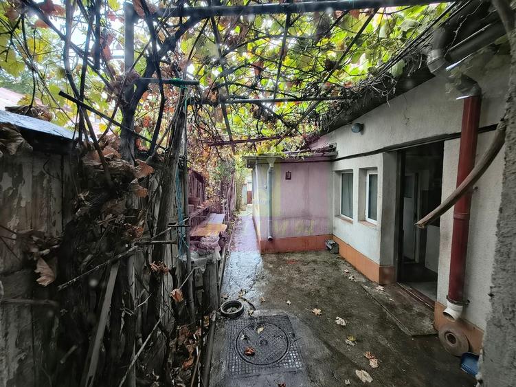 Casă individuală cu 4 camere cu Canalizare în Mihai Bravu