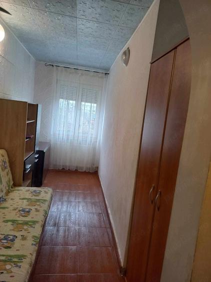 Apartament cu 3 camere decomandat în Exterior Vest