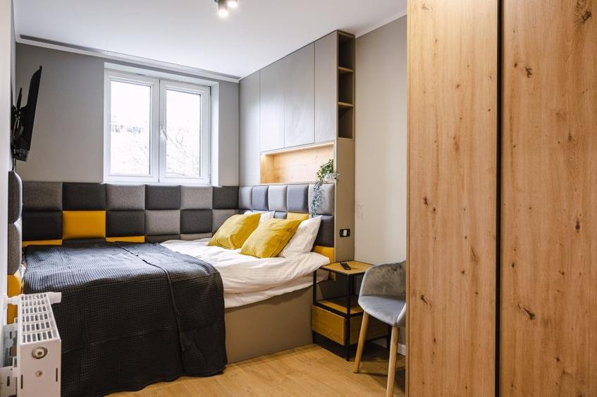 Apartament cu 3 camere semidecomandat în P-ța Victoriei