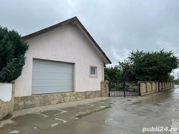 Casă în Ipotești