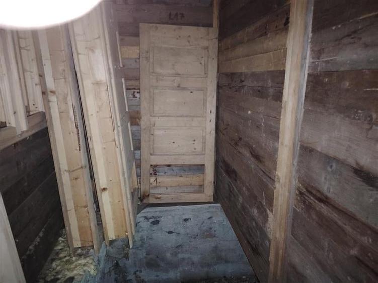 Casă individuală cu 5 camere cu Teren 1153 Mp în Est