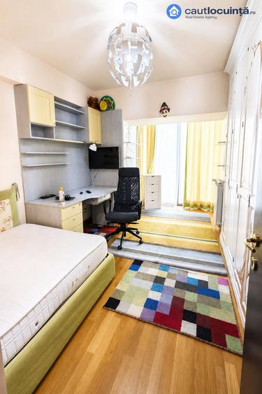 Apartament cu 4 camere, mobilat în Unirii