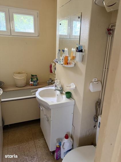 Apartament cu 3 camere semidecomandat în Astra