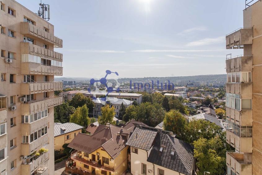 Apartament cu 4 camere semidecomandat în Arcu