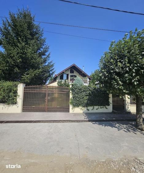 Casă cu 4 camere cu Teren 1229 Mp în Rontău