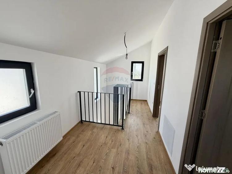 Casă cu 3 camere cu Teren 400 Mp în Golești