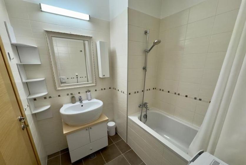 Apartament cu 2 camere decomandat în Splaiul Unirii