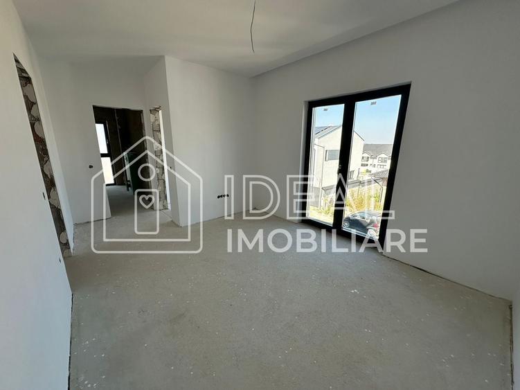 Casă individuală cu 4 camere cu Canalizare în Periferie