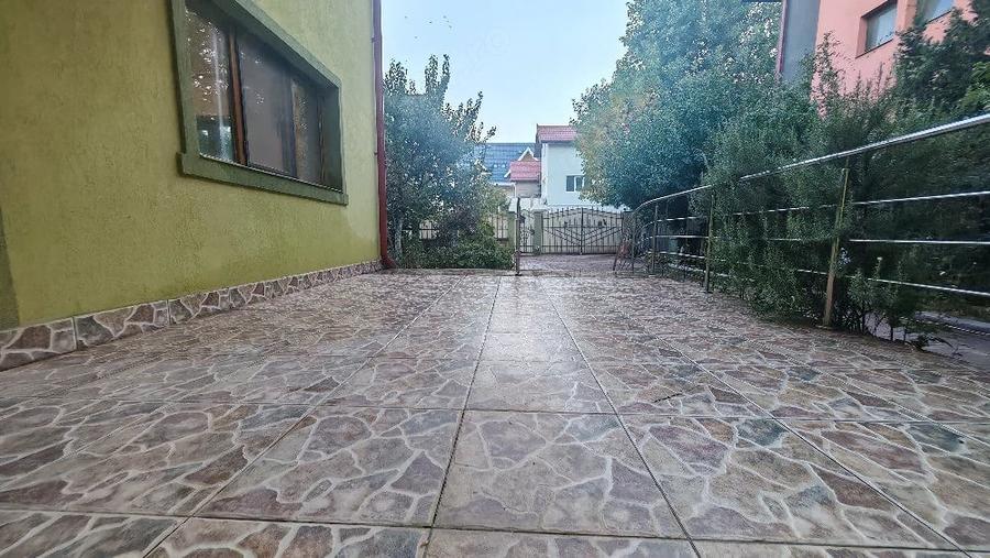 Casă cu Teren 450 Mp în Central