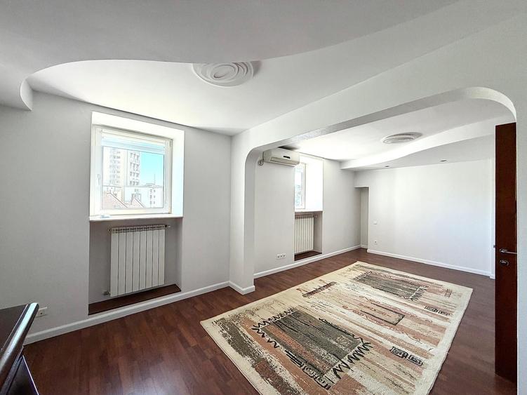 Apartament cu 3 camere decomandat în P-ța Unirii