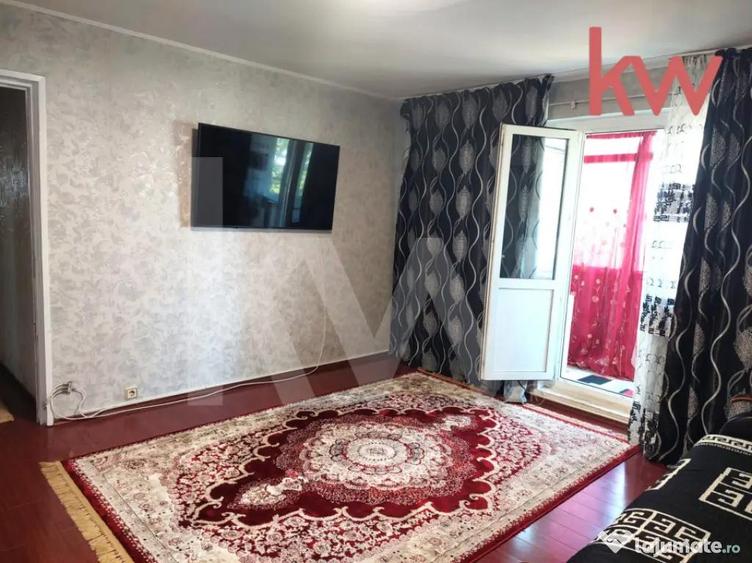 Apartament cu 3 camere semidecomandat, mobilat în Calea București