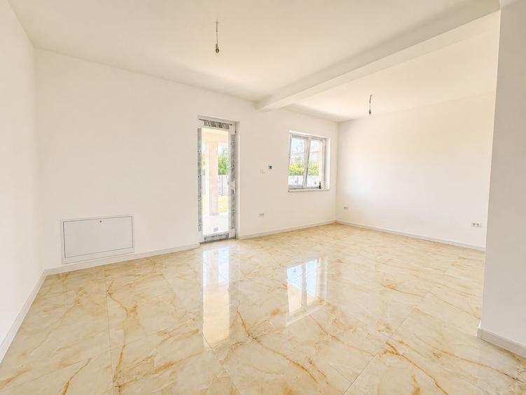 Duplex cu 4 camere cu Canalizare în Moșnița Nouă