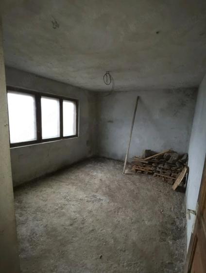 Casă cu 3 camere cu Teren 2200 Mp în Secăria