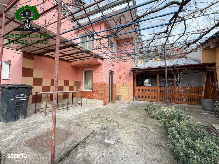Casă cu 4 camere în Podul de Fier
