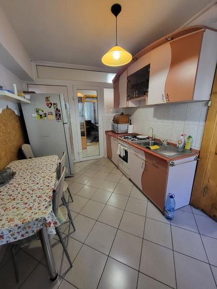 Apartament cu 3 camere decomandat în Exterior Vest