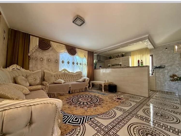 Casă individuală cu 2 camere cu Teren 200 Mp în Est