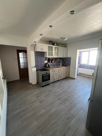 Apartament cu 2 camere decomandat în Între Lacuri