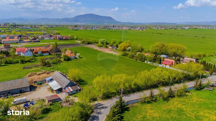 Teren de 13000 mp, în Stupini