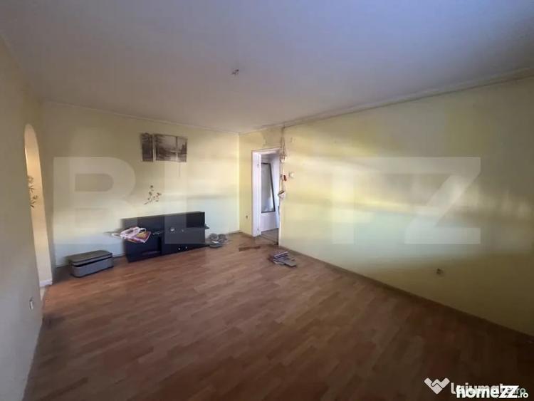 Apartament cu 3 camere decomandat în Micro 16