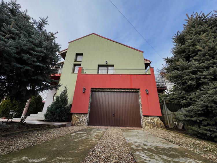 Casă cu 4 camere în Sântandrei